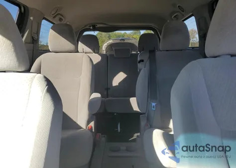 2015 Toyota Sienna Le z USA, uszkodzony, nr VIN 5TDKK3DC0FS676737